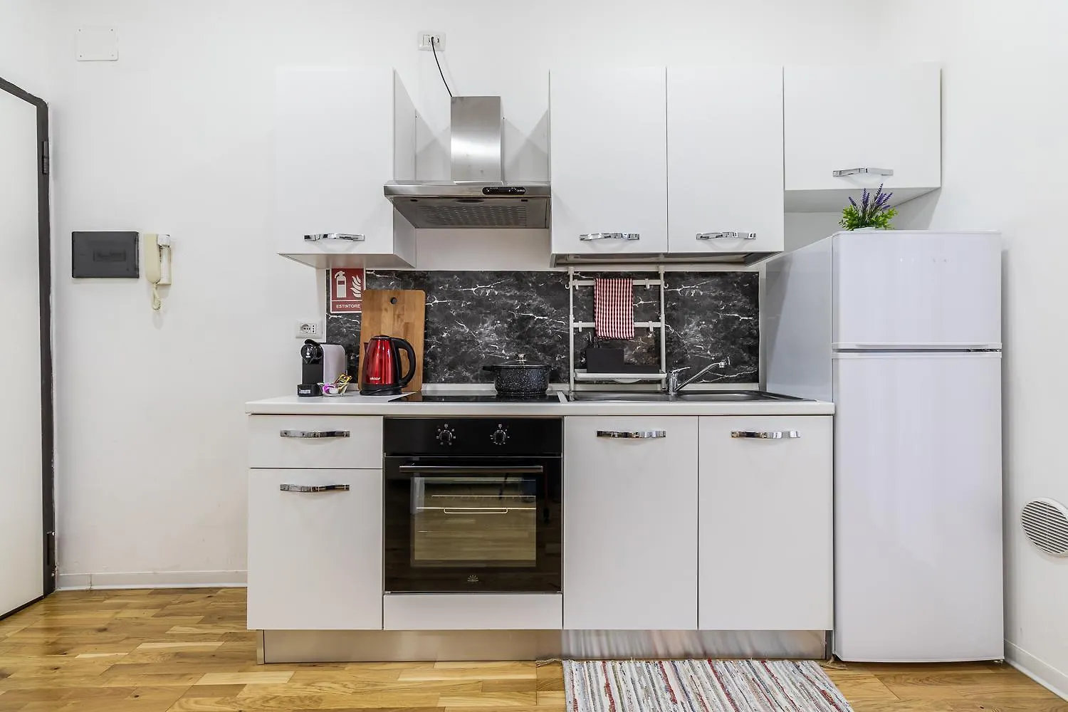 Milano Centrale - Parking Nearby And Free Wifi 0*, Milan